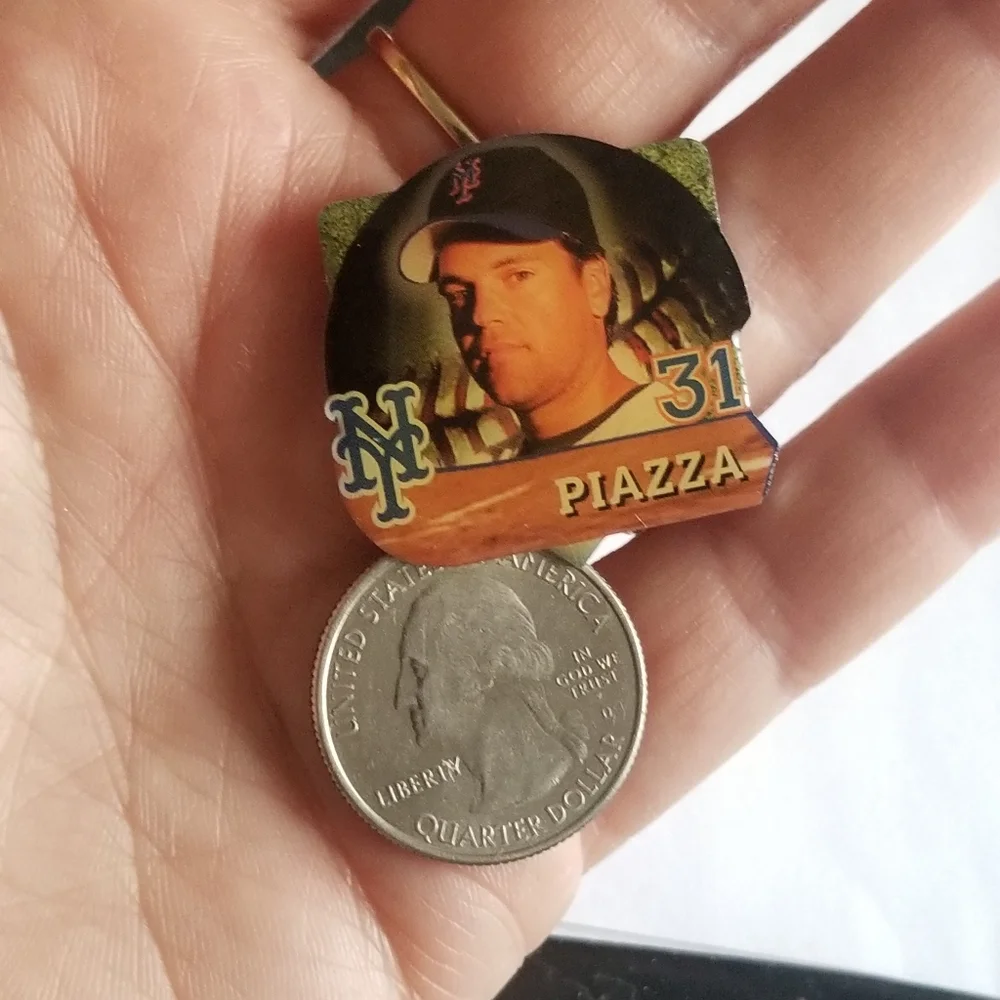 Yankees lapel pin Mike Piazza 31 baseball MLBPA 2005 New York y2k